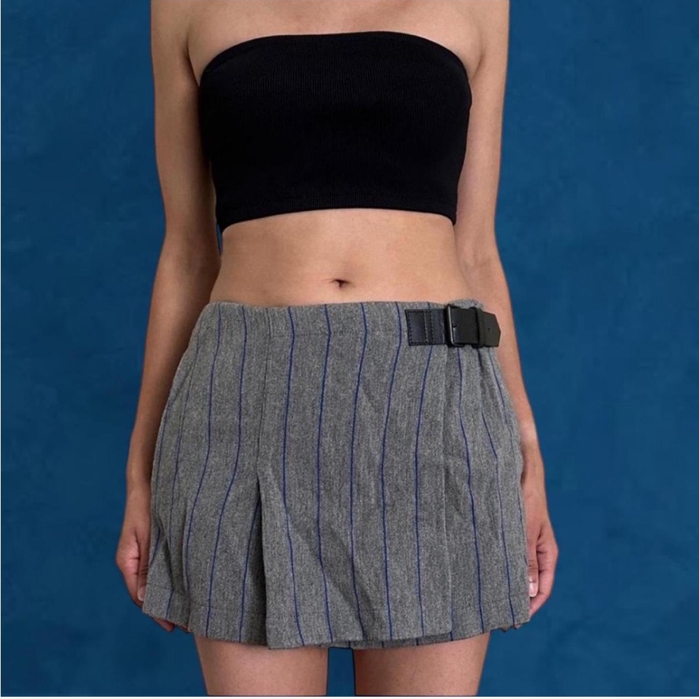 PINSTRIPE SKORT